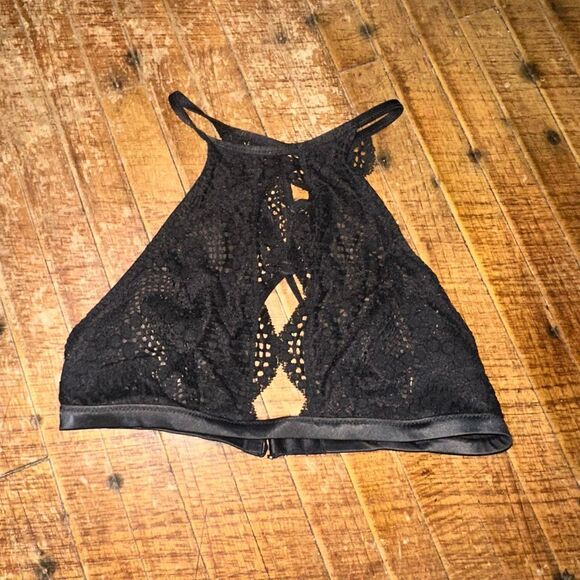 Victoria’s Secret black lace S racerback bralette - Picture 1 of 4